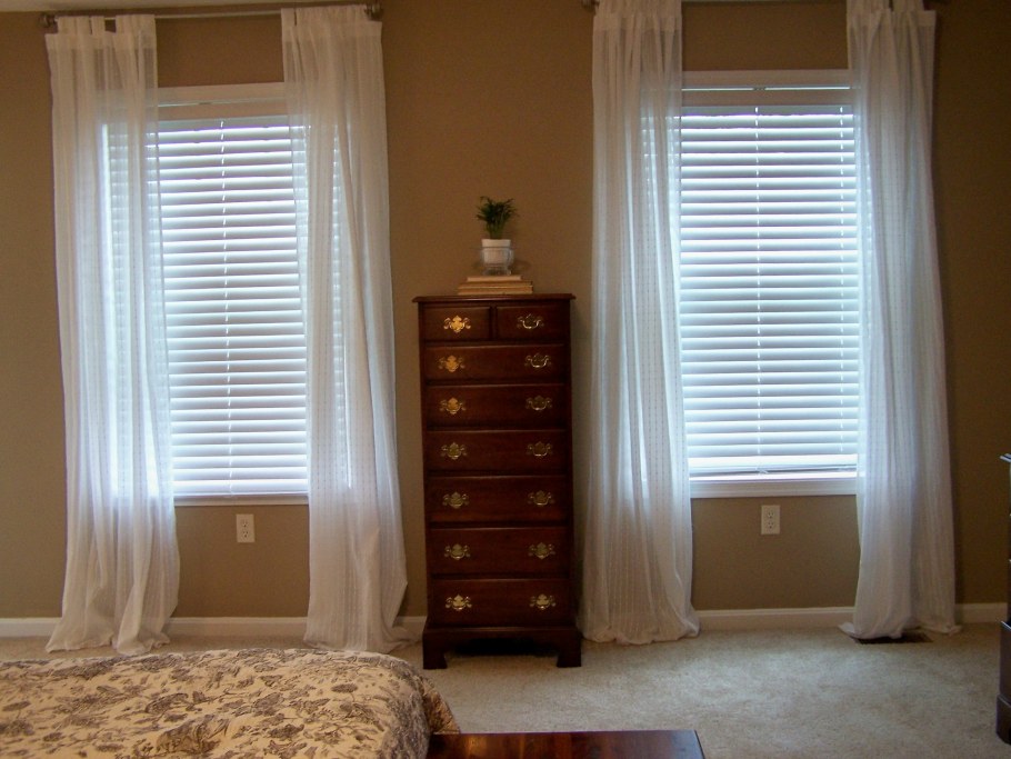 Шторы на узкое окно в спальне