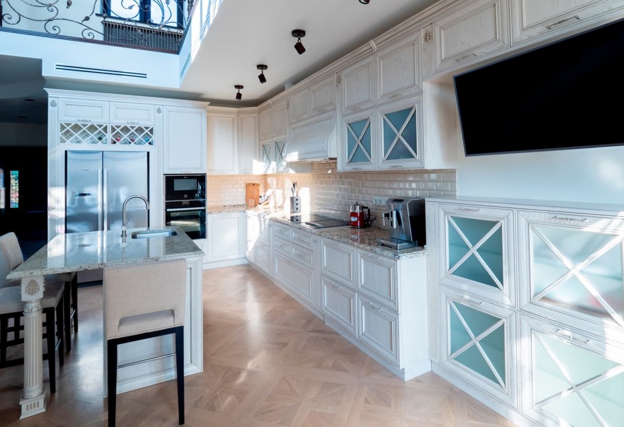 Кухни классика серая с островом