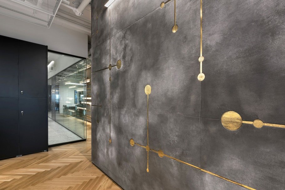 Декоративная штукатурка под бетон с золотом