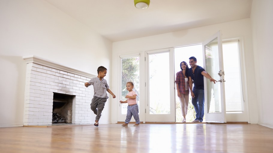 Глянцевыt стены интерьер