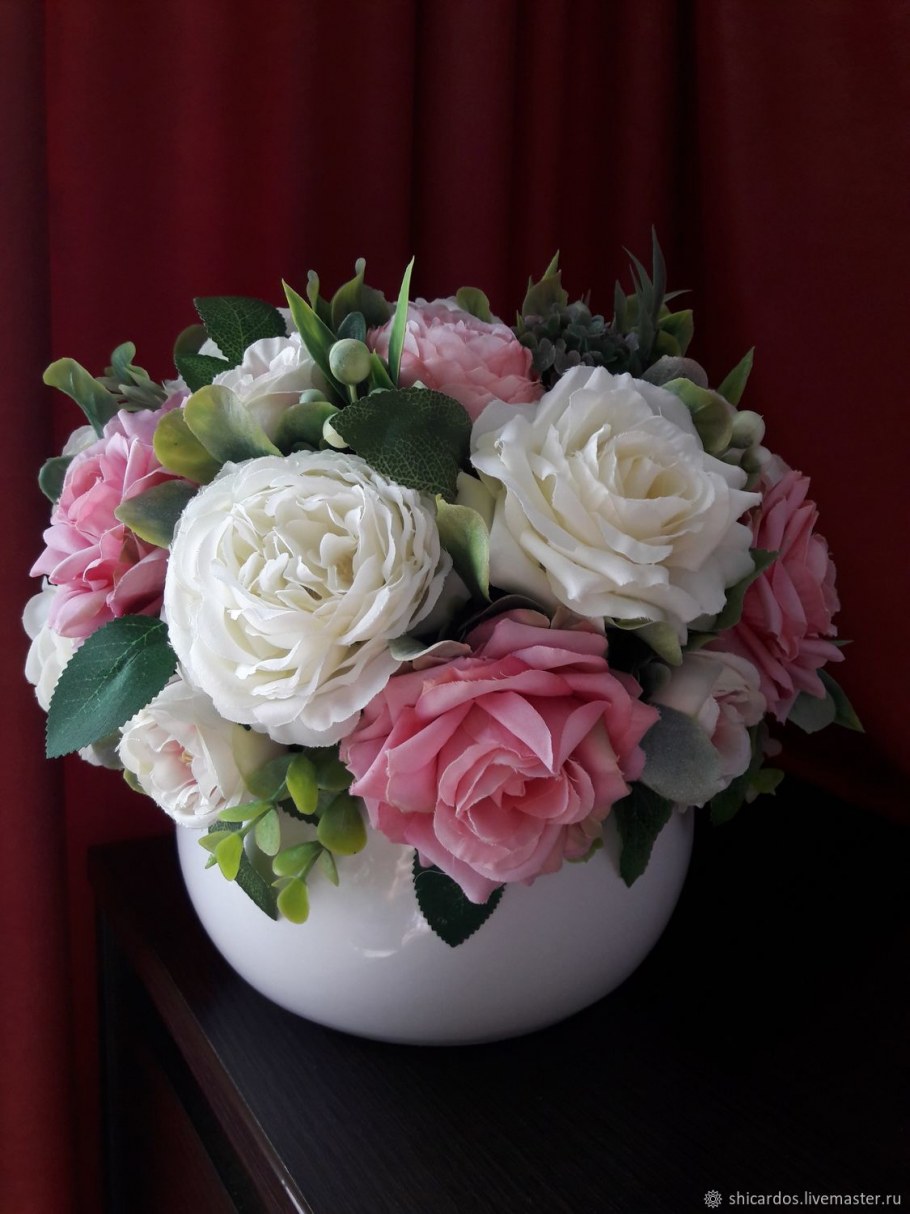 Композиции из искусственной камелии