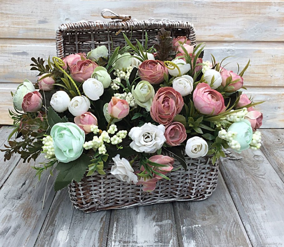 Композиции из искусственных цветов для интерьера ресторана