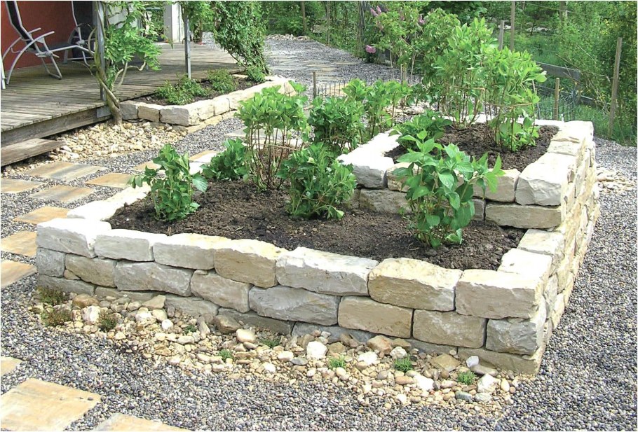 Ограждение для клумбы из камня