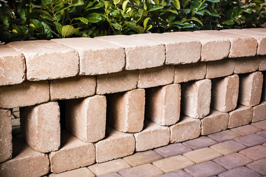 Бордюр из кирпича для клумбы