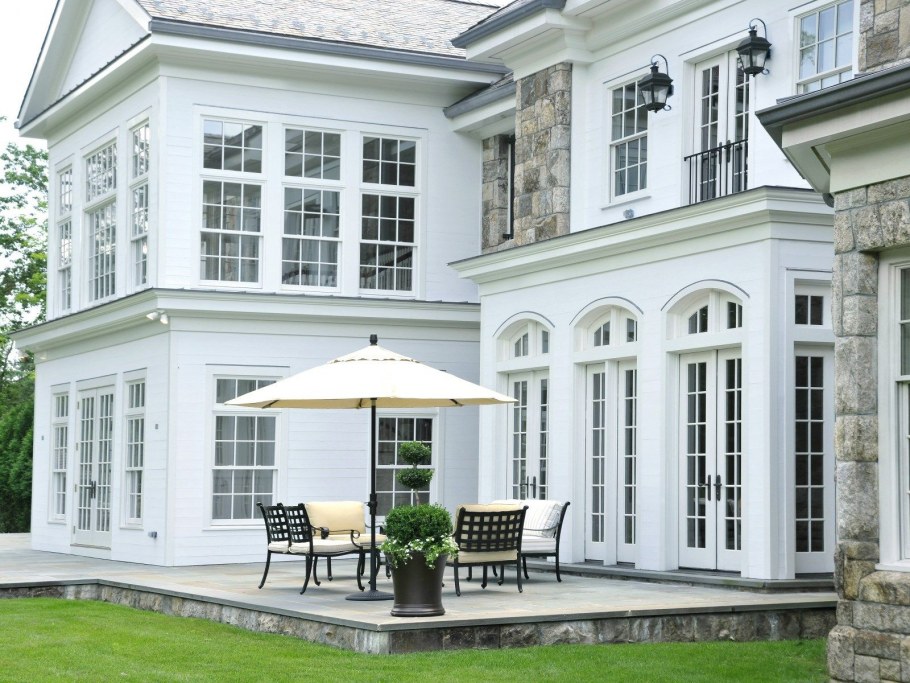 Дом с французскими окнами