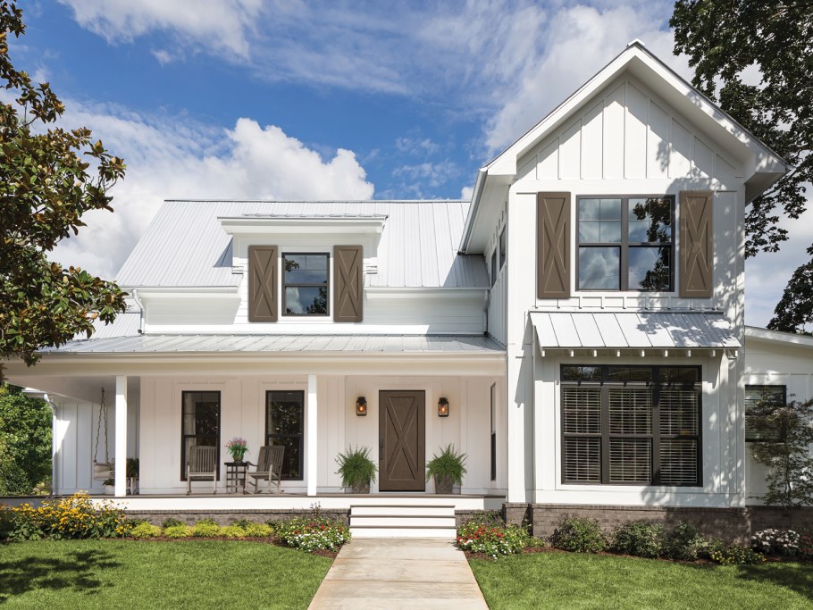 Дом с белым фасадом