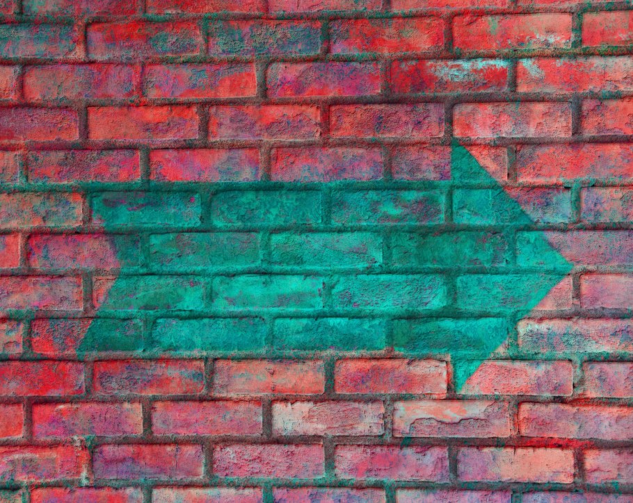 Граффити на кирпичной стене