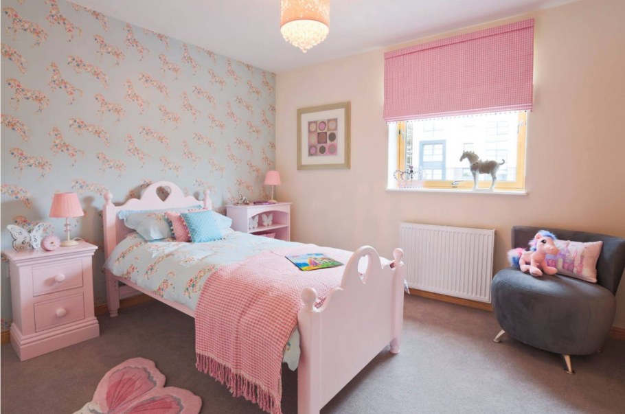 Спальня для девочки в розовых тонах