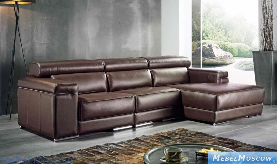 Кожаный диван с оттоманкой