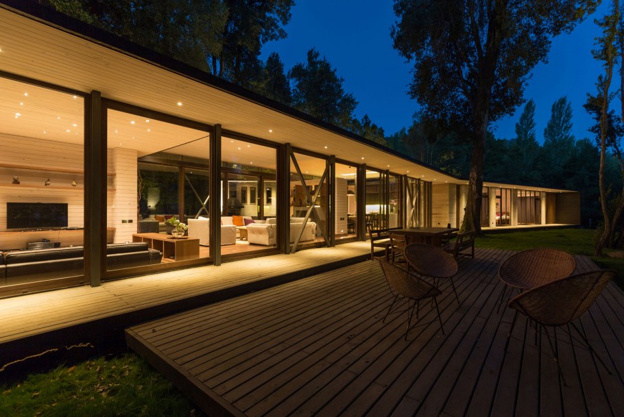 Современный дом с террасой