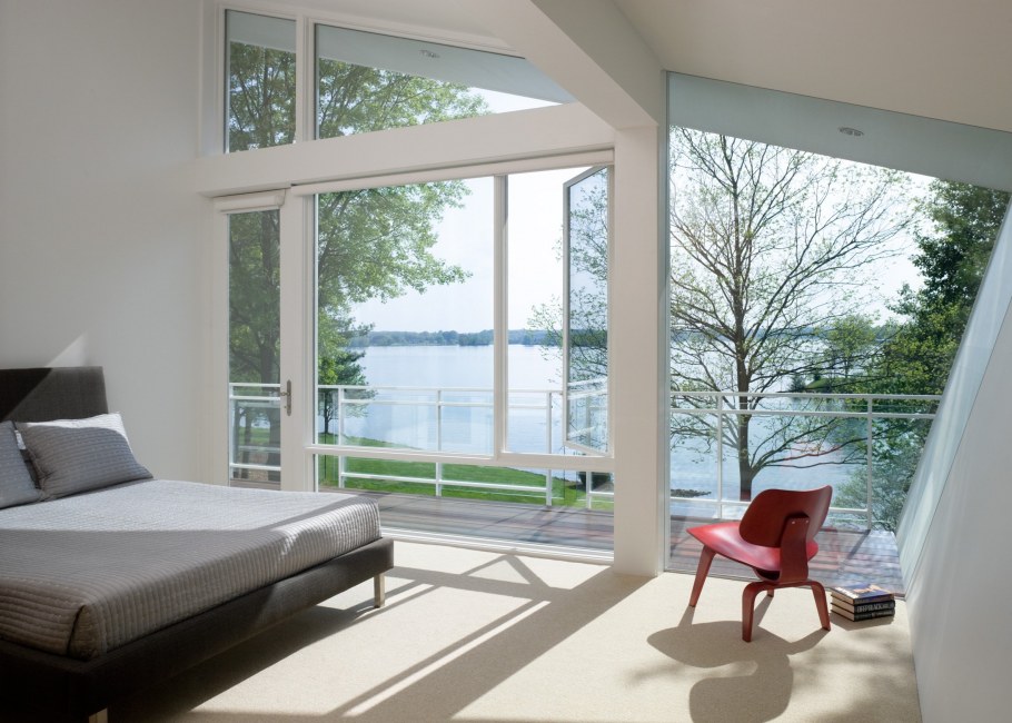 Луч света в комнате