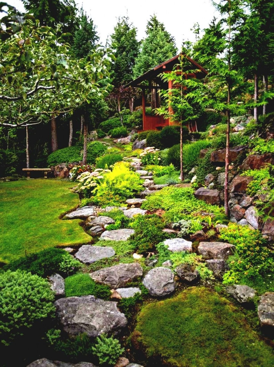 Рокарий террасированный склон