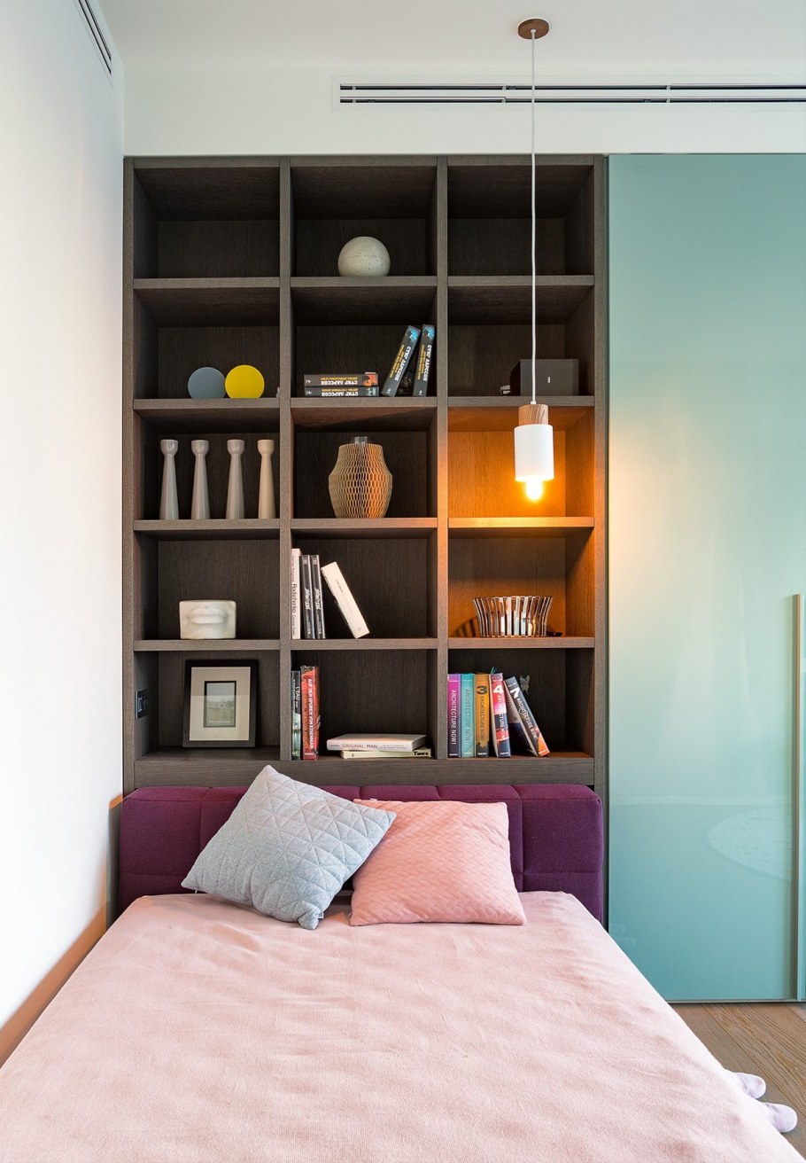 Стеллаж над кроватью