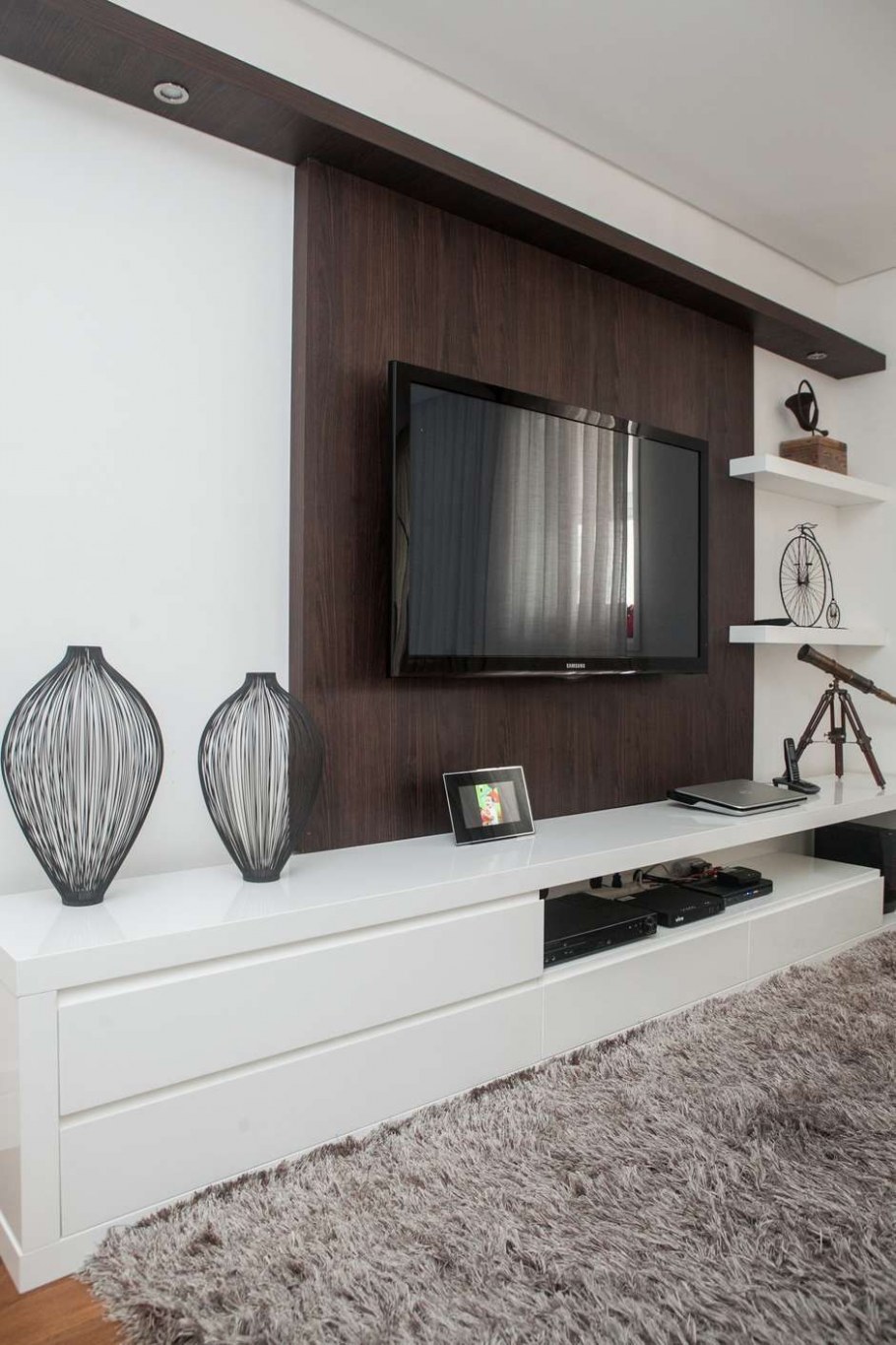 Стена под телевизор с полками