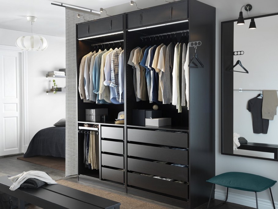 Шкаф икеа ПАКС В спальне