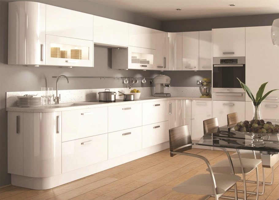 Современная кухня в светлых тонах