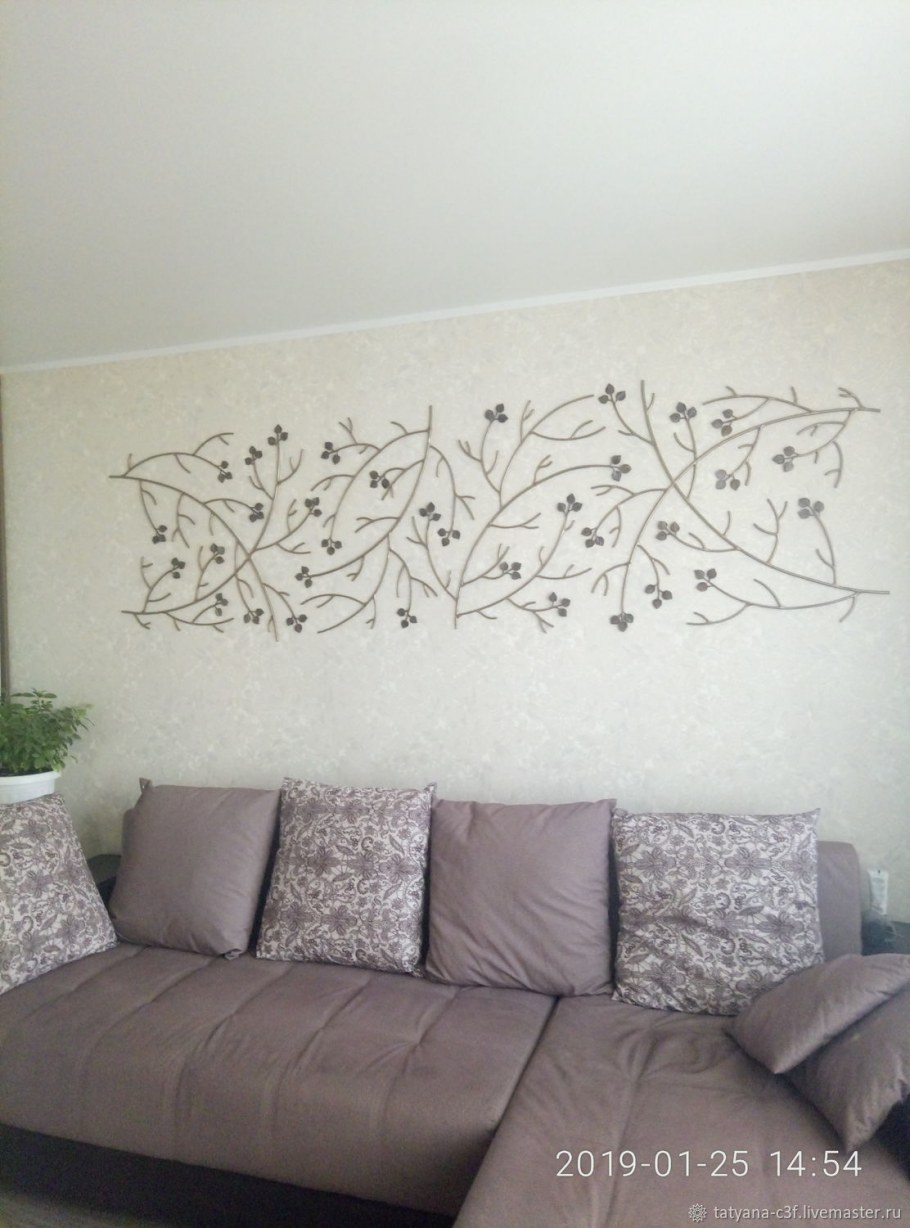 Сюжеты кованного панно в квартиру на белую стену