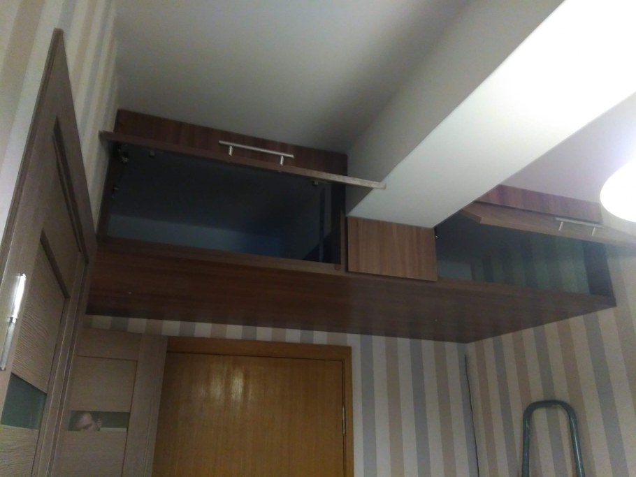 Потолочные антресоли в коридоре