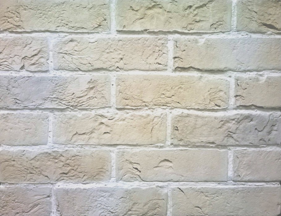 Темный декоративный камень в интерьере