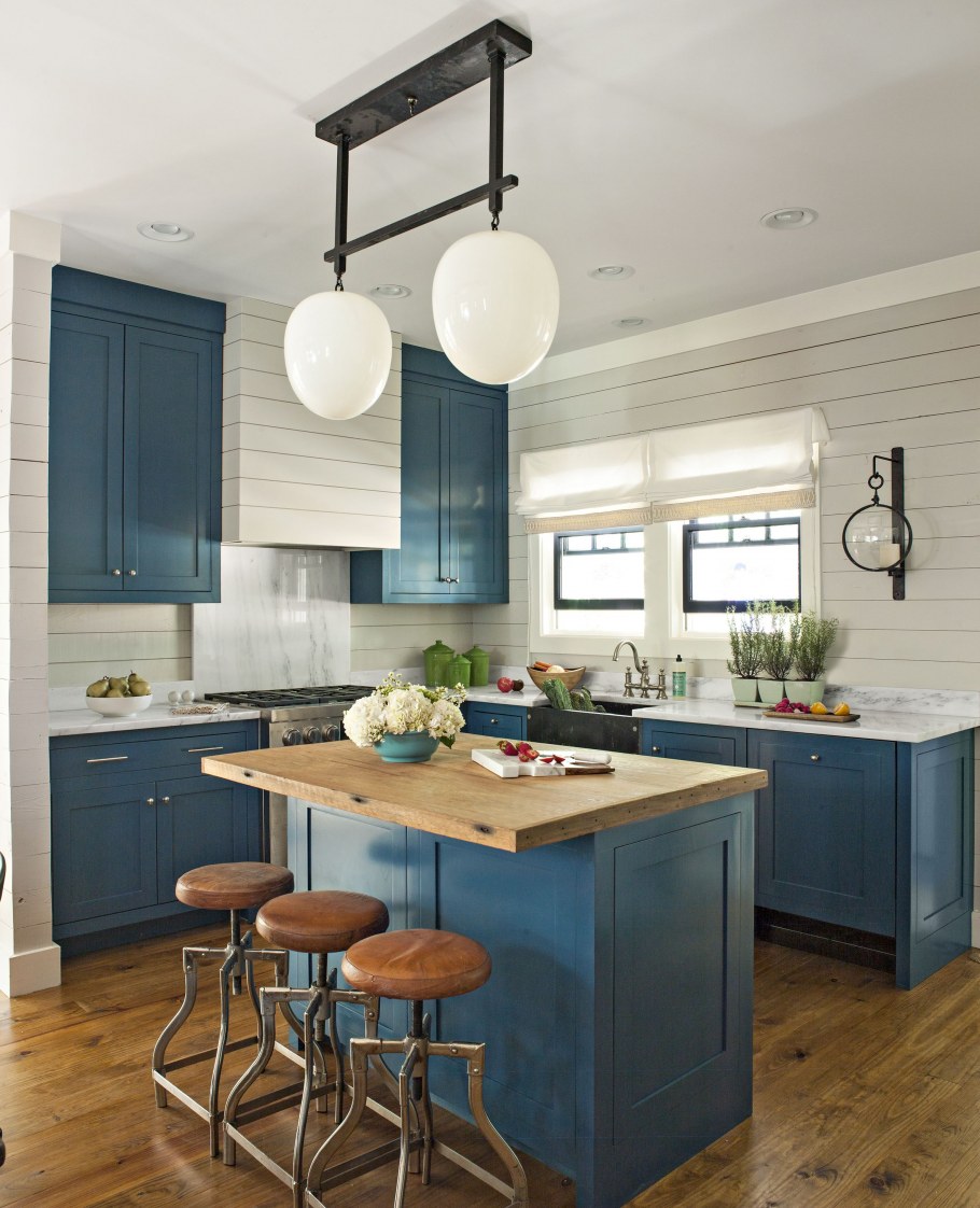 Кухня бирюза с деревом