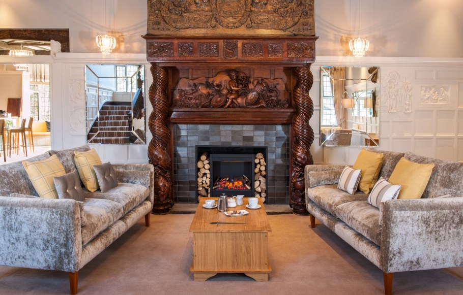 Комната с камином