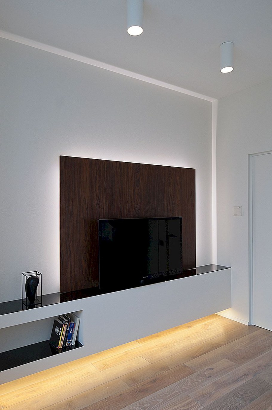 Подсветка стены с телевизором