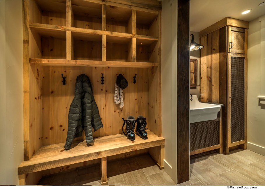 Гардеробная в стиле Шале