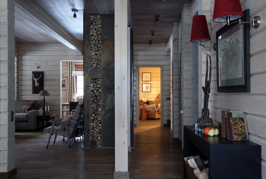 Двери для домов в стиле Шале