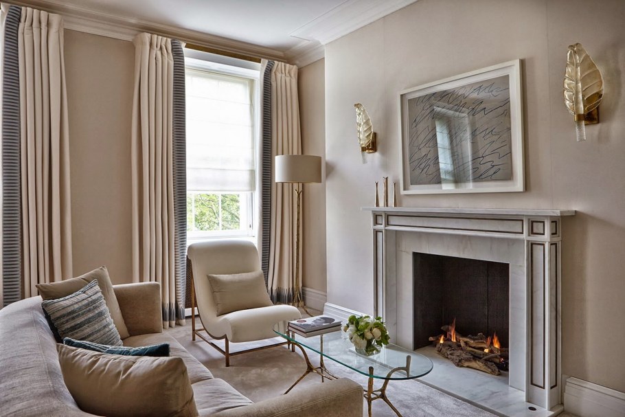 Гостиная с камином шторы