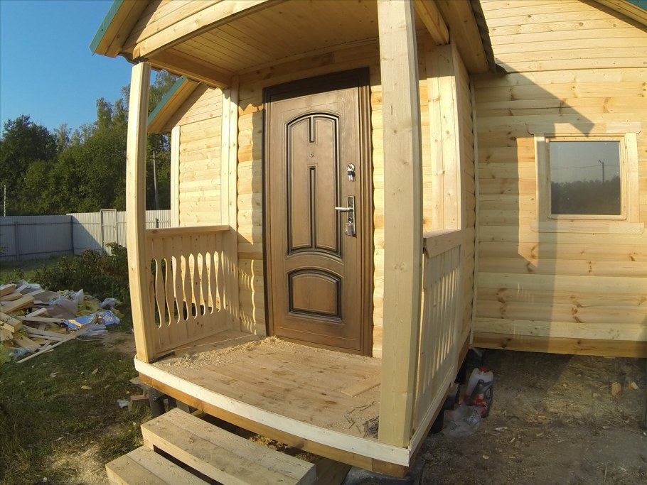 Навес над крыльцом из дерева