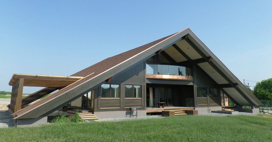 Необычная двускатная крыша