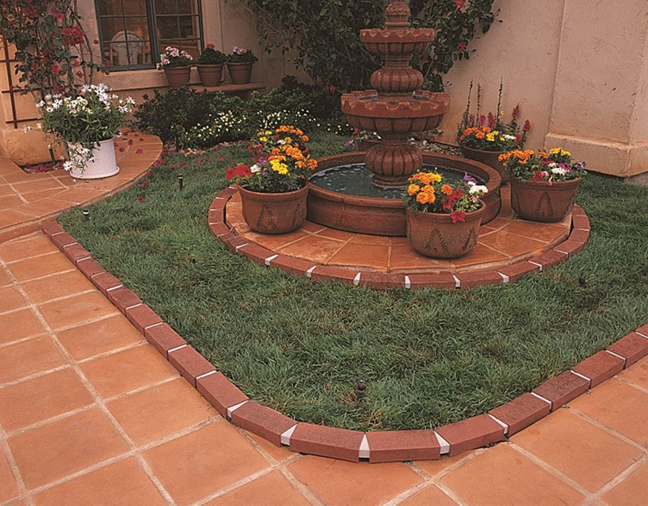 Цветник из кирпича