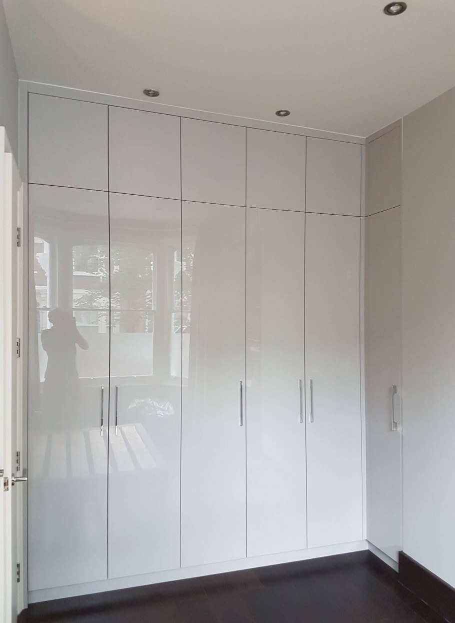 Встроенные распашные шкафы