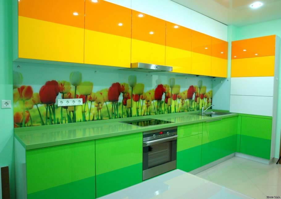 Кухни цветные глянцевые