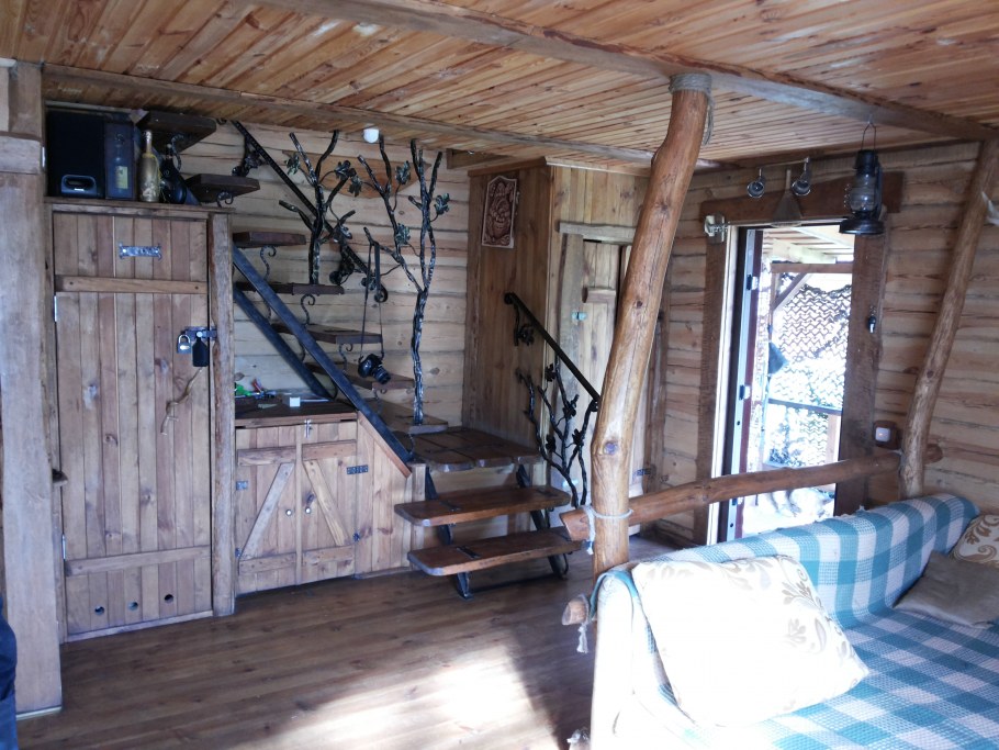Охотничий домик внутри