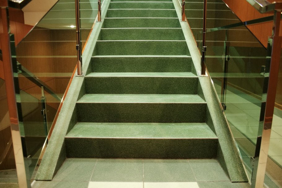 Эпоксидное покрытие лестничных маршей Sika