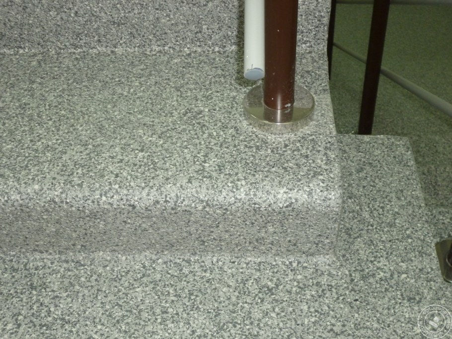 Лестница в полу