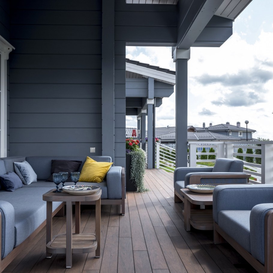 Серая веранда