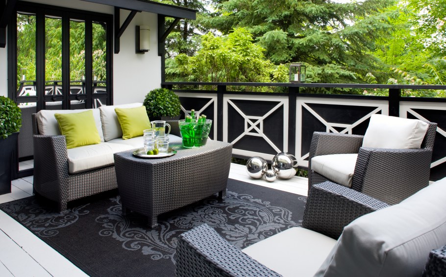 Патио в светло сером цвете