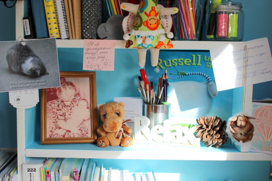 Оформление книжной полки цветы аппликация