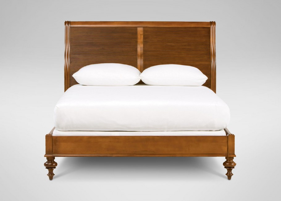 Кровать вид сзади