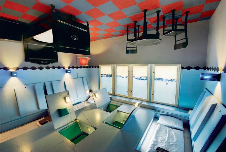 Отель Propeller Island City Lodge