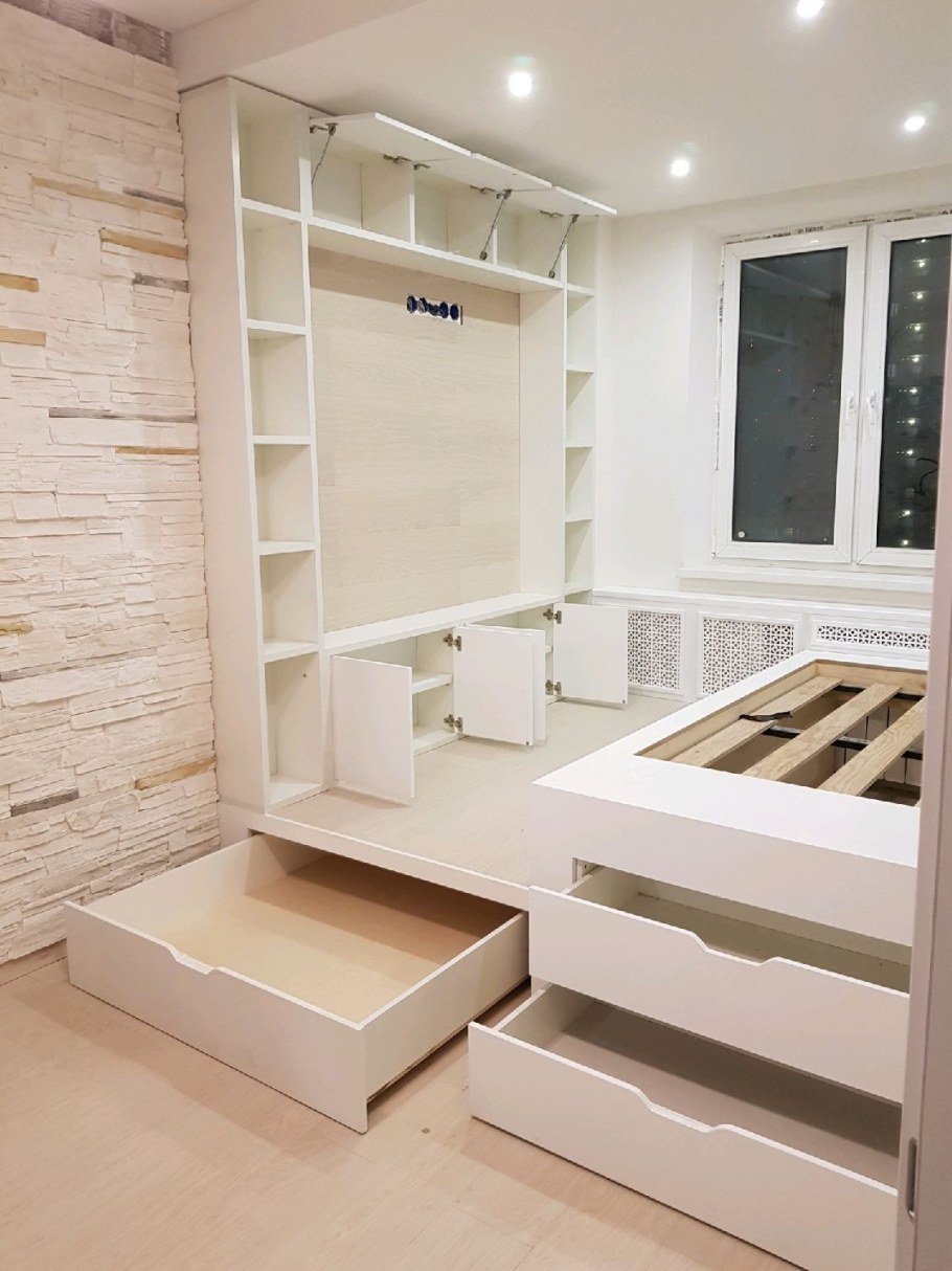 Красивая детская комната с подиумом