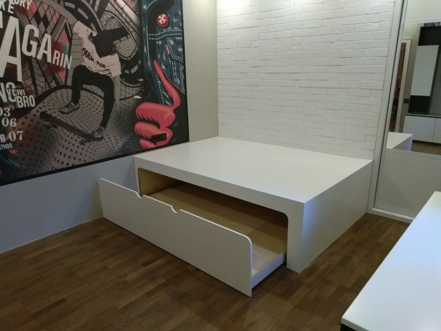 Комната с подиумом для подростка