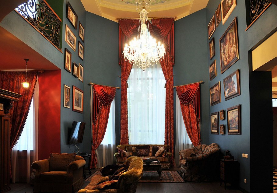 Шторы в викторианском стиле