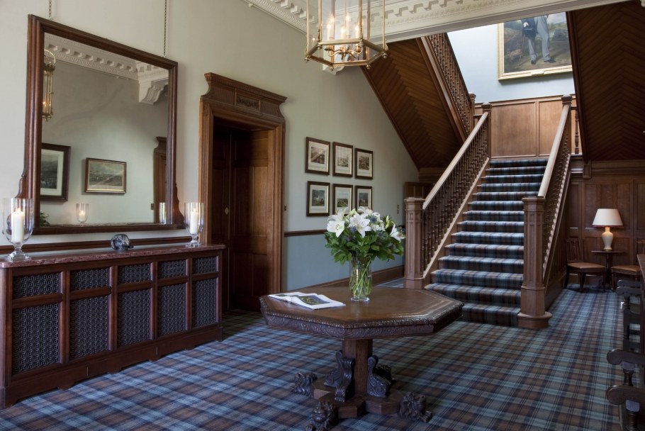 Холл в викторианском стиле