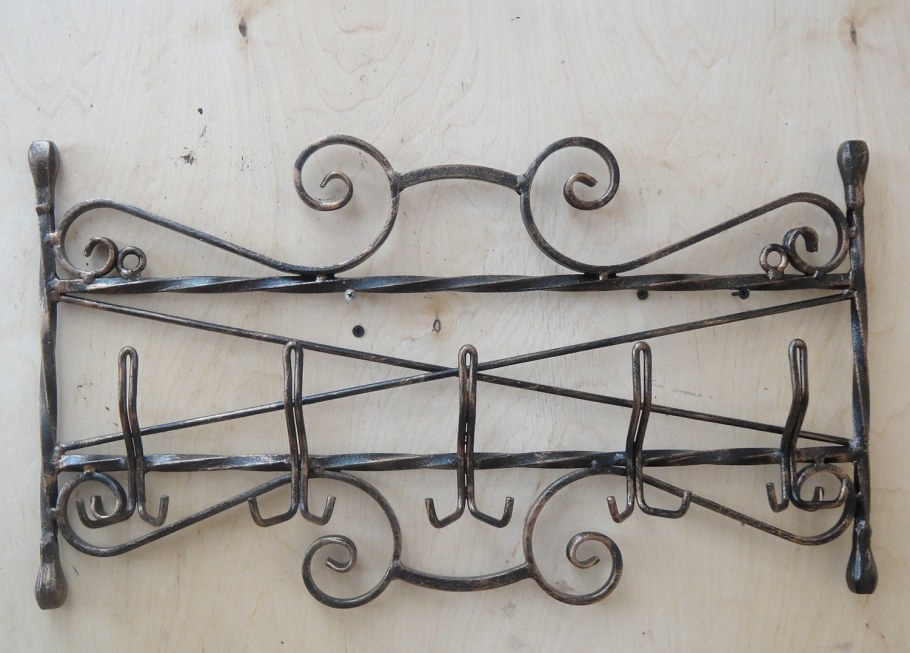 Кованые изделия вешалки