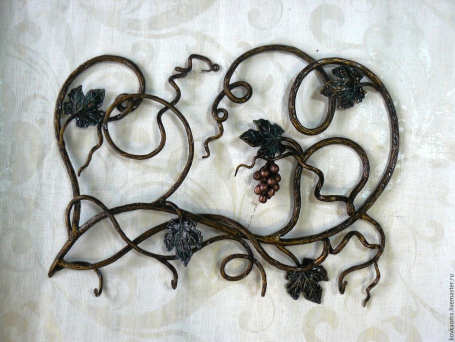 Вешалка кованая Виноградная лоза