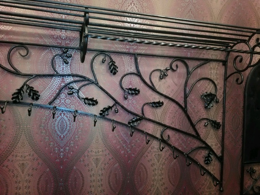 Кованые вешалки