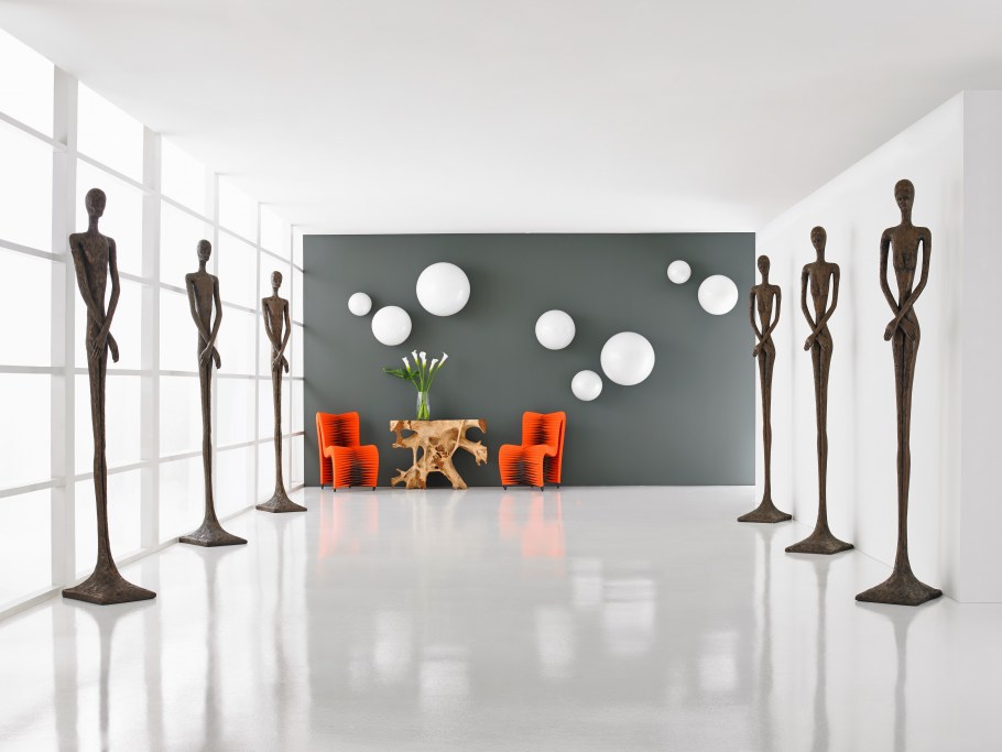 Интерьерная скульптура в современном стиле